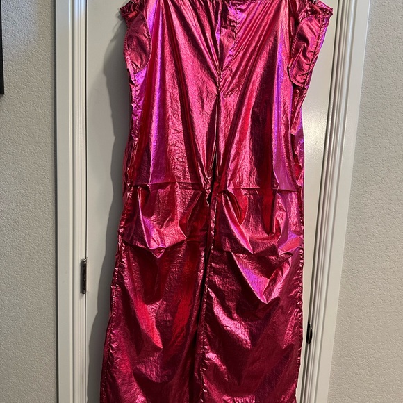 FashionNova Metallic Pink Satin Cargo Pants - Women BNWT - Picture 2 of 7